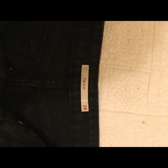 Black Levi size 28 straight leg - Picture 2 of 3